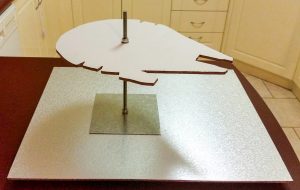 Anti-gravity Millennium Falcon Cake structure